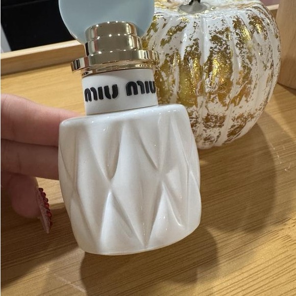 Fleur de Lait Eau de Parfum with Coconut Milk - Picture 3 of 4